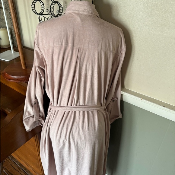 Women's Pink Blush Suede Belted High N Low Button Down Collar Dress 159.00 - Picture 4 of 10